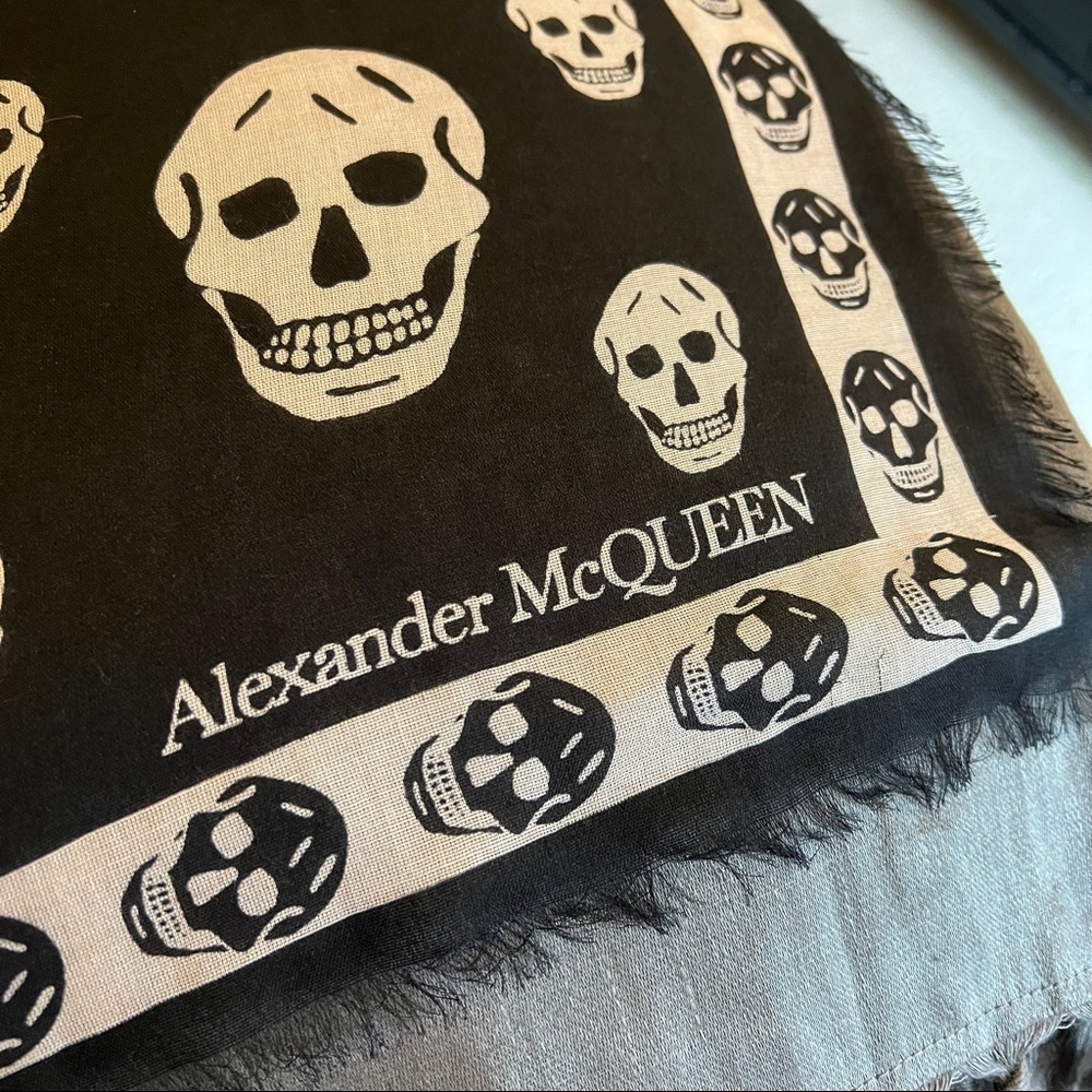 NWT Alexander McQueen Large Skull & Butterfly Crespo Scarf - Black w/white & red - Picture 1 of 5